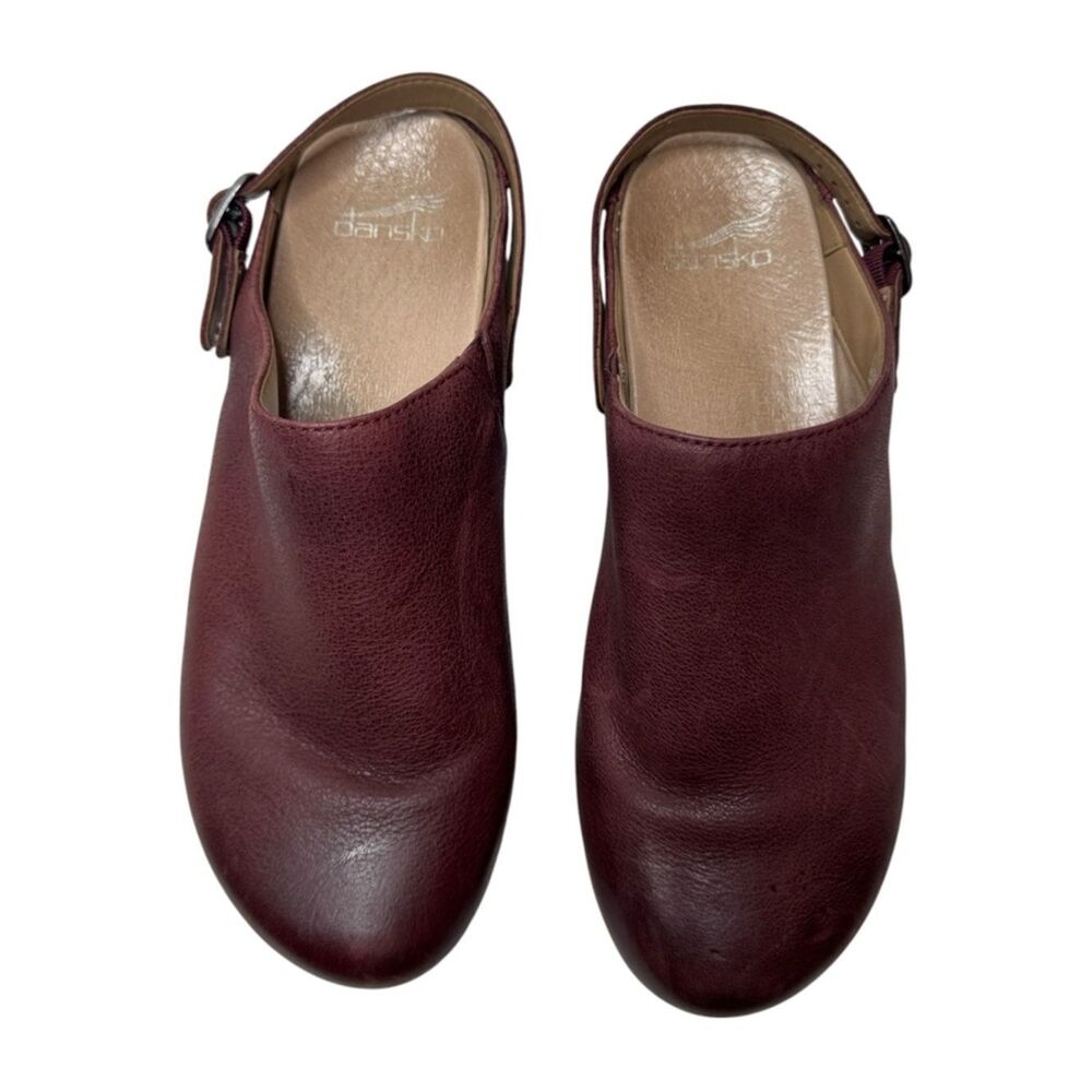 Dansko Women's Leather Slingback Clog in Burgundy. Size 39. (8.5/9)